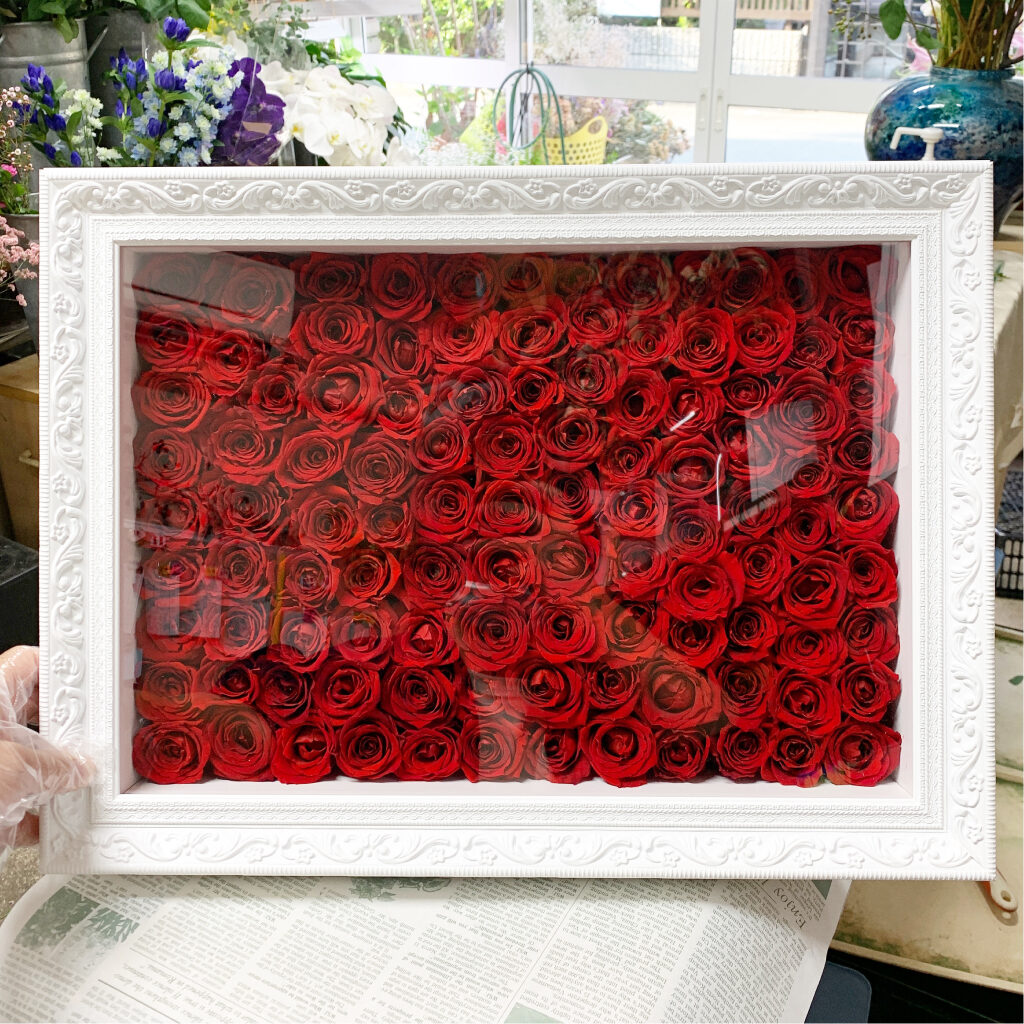 赤薔薇108本のプリザーブドフラワー加工アレンジ